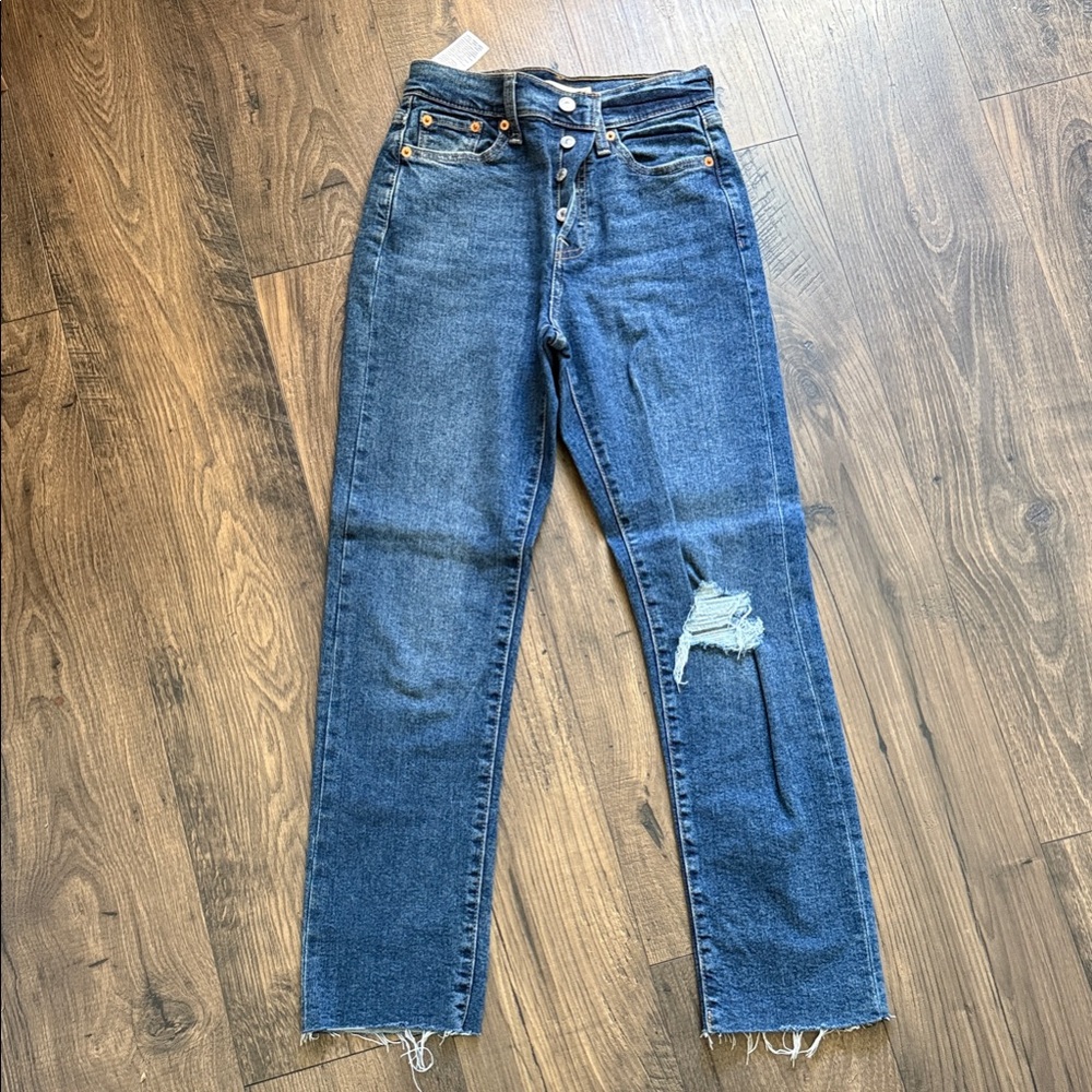 Levi’s Wedgie Straight Distressed Women's Jeans